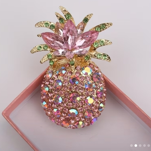 Betsey Johnson Jewelry - 🆕️ 🍍 BETSEY JOHNSON PINK RHINESTONE PINEAPPLE TROPICAL BROOCH PIN🍍